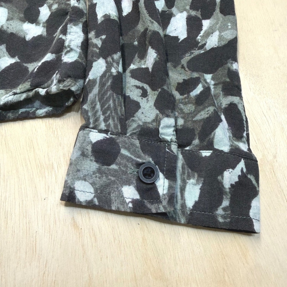 Anthropologie Cloth & Stone Shirt M Abstract Animal Print Tie Front Button Down - Picture 4 of 10